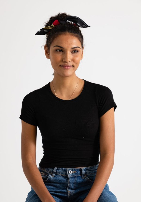 A person wearing a Snowy Mountains Goanna bandanna