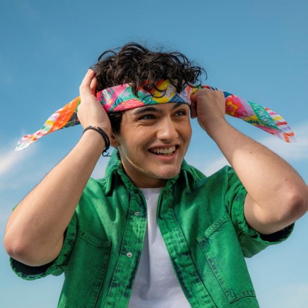 Young man wearing the Bandannii